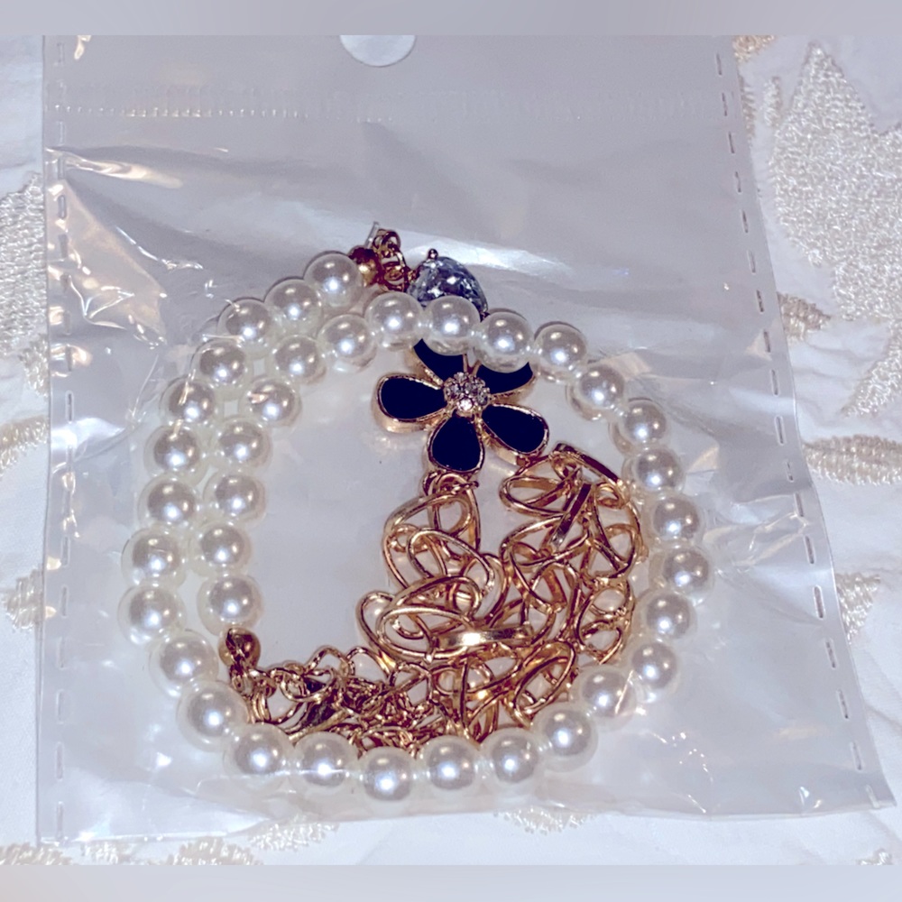 NWT Mixed Gold & Blue Tone Necklace- 17” Chain w/Acrylic Blue Flower & Crystals - Picture 7 of 16